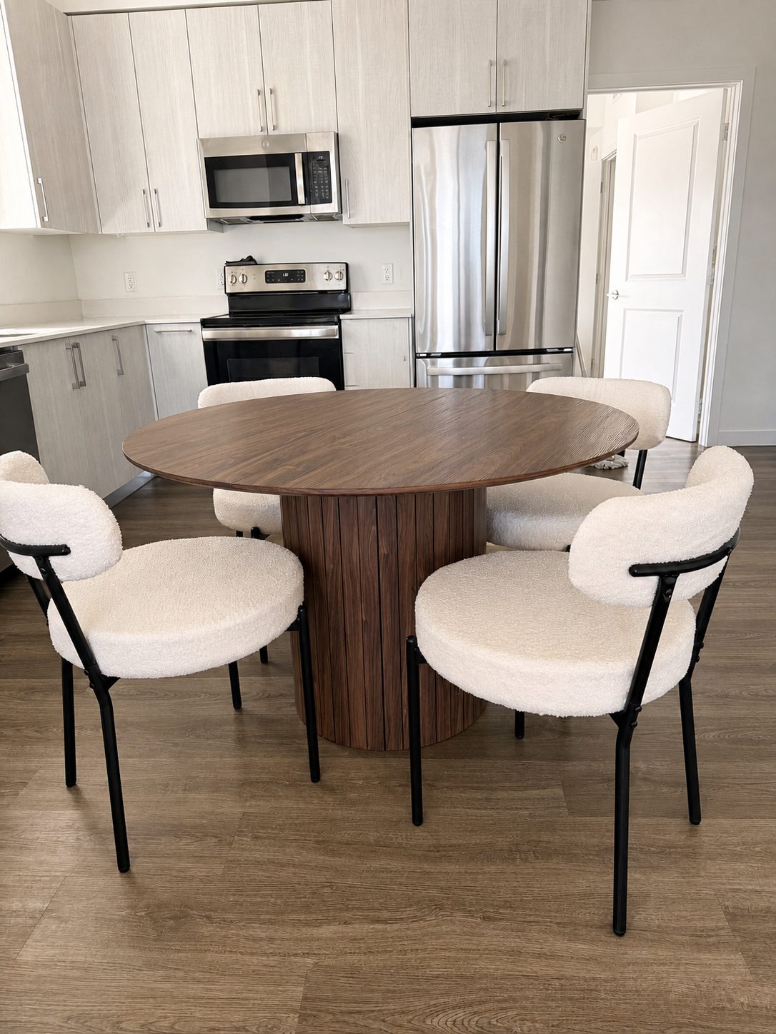 Harper Set — Walnut, fluted pedestal · 47" round + 4 chairs