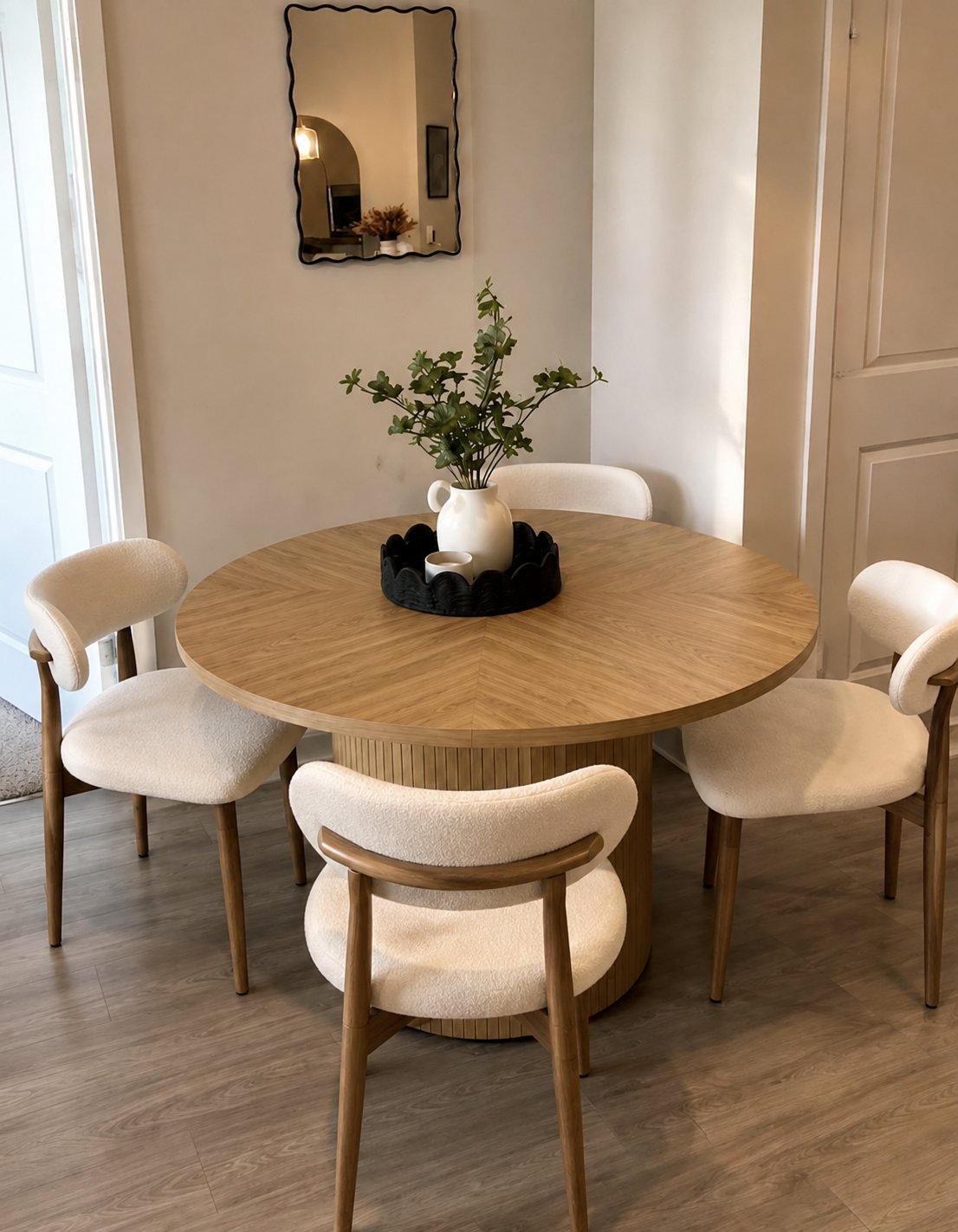 Solène Set, Sillas bouclé crema · redonda 47