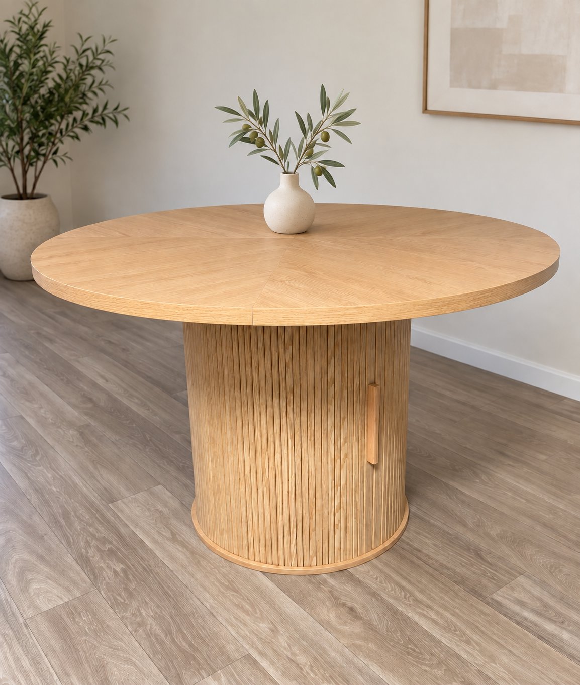 Sol&egrave;ne Set — round table with fluted pedestal base